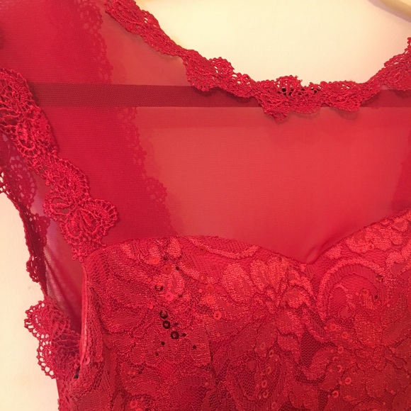 red sequin gown - Picture 3 of 4